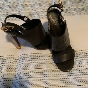 Who doesn’t love a good Tory Burch shoe?!